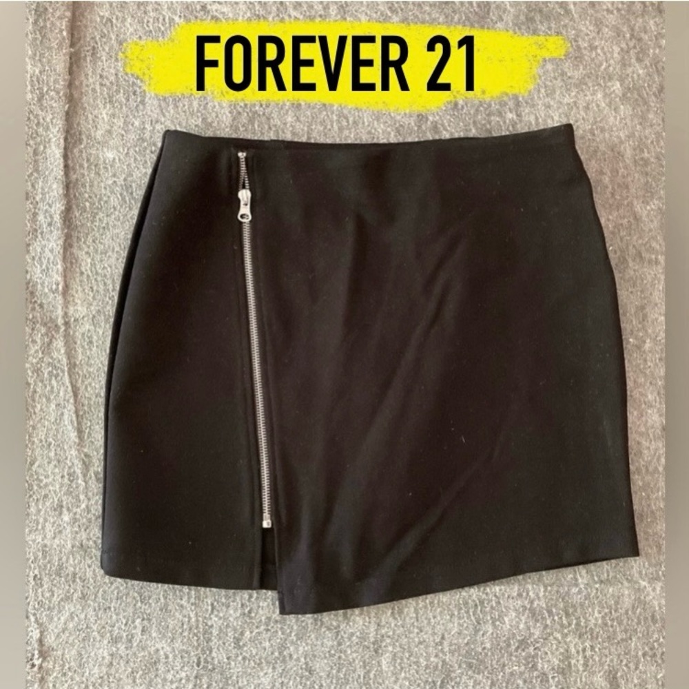 Forever 21 Black Asymmetrical Zipper Skirt!